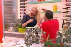 Ο Καλλίδης ξεμάλλιασε την Μενεγάκη on air! - Δείτε το βίντεο