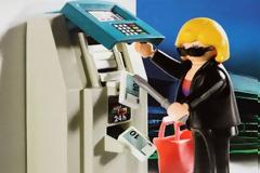 Το νέο παιχνίδι της Playmobil που μαθαίνει στα παιδιά πως να κλέβουν!
