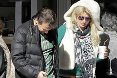 Η Μενεγάκη με... μπούργκα για να κρυφτεί από τους φωτογράφους