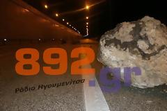 ΙΧ καταπλακώθηκε από βράχους, μετά από κατολίσθηση στην Εγνατία, κοντά στην Ηγουμενίτσα [Video]
