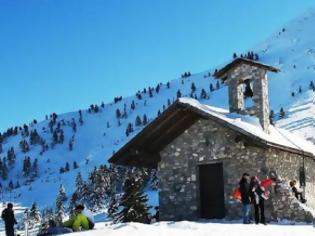 Φωτογραφία για Καλάβρυτα: Ένας μοναδικός γάμος την ημέρα του Αγίου Βαλεντίνου στο εκκλησάκι του χιονοδρομικού