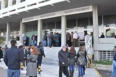Πάτρα: Κινητοποίηση για την οικογένεια με το νεογνό που τους έκοψαν το ρεύμα λόγω οφειλών! - Συγκέντρωση αύριο στη ΔΕΗ