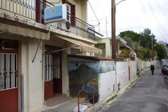 Πρώτα πλήρωσαν το κρασί που αγόρασαν και μετά λήστεψαν