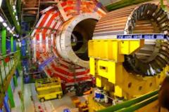 «Κατεβάζει διακόπτες» για δύο χρόνια το CERN