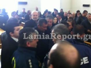 Φωτογραφία για Λαμία: Νέα αναβολή στη δίκη των αγροτών - Συνεχίζουν με πολιορκία στα γραφεία βουλευτών
