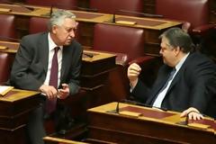 ''ΟΧΙ'' ΚΟΥΒΕΛΗ ΣΤΗΝ ΠΡΟΣΚΛΗΣΗ ΒΕΝΙΖΕΛΟΥ