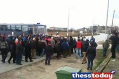 Ένταση στο μπλόκο των αγροτών στο Λευκώνα