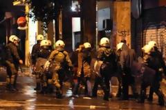 ΣΥΜΒΑΙΝΕΙ ΤΩΡΑ: Επιχείρηση των ΜΑΤ στη πλ. Εξαρχείων