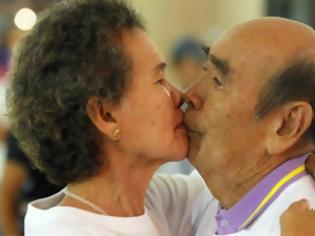 Φωτογραφία για Ζευγάρι 70 χρόνων σε διαγωνισμό φιλιού διάρκειας 50 ωρών!