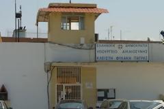 Πάτρα: Επώνυμος κρατούμενος βγαίνει νύχτα τοίχο - τοίχο από την φυλακή