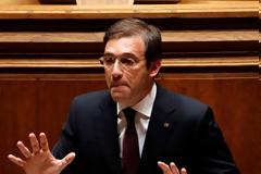 ΜΝΗΜΕΣ ΑΠΟ ΤΗΝ ''ΕΠΑΝΑΣΤΑΣΗ ΤΩΝ ΓΑΡΙΦΑΛΩΝ'' ΣΤΗΝ ΠΟΡΤΟΓΑΛΙΑ ΤΟΥ ΜΝΗΜΟΝΙΟΥ (VIDEO)