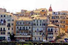 Ανώτατα στελέχη της ΕΛ.ΑΣ., πολιτικοί και δικαστές καταγγέλονται για σχέσεις με κακοποιούς στην Κέρκυρα