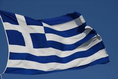 Αποδυναμώνουν τη χώρα για να την παραδώσουν