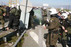 Επεισόδια με τραυματίες μεταξύ αγροτών και αστυνομικών