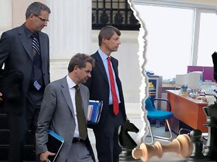 Φωτογραφία για ΒΕΤΟ ΤΗΣ ΤΡΟΪΚΑΣ ΓΙΑ ΑΠΟΛΥΣΕΙΣ ΣΤΟ ΔΗΜΟΣΙΟ (VIDEO)