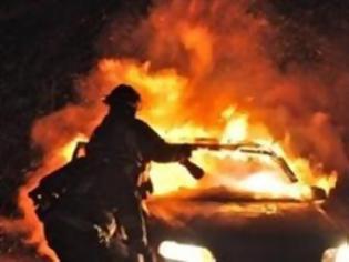 Φωτογραφία για Πάτρα: Αυτοκίνητο πήρε φωτιά μετά από ατύχημα - Τραυματίστηκε ο οδηγός