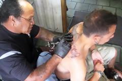 Ένα... σουβενίρ αλλιώτικο από τα άλλα