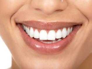 Φωτογραφία για Κατάλευκα δόντια: Αποκτήστε τα με απλό και γρήγορο τρόπο