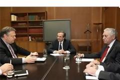 Σύσκεψη αρχηγών με ανοιχτά όλα τα ζητήματα εν όψει της άφιξης της Τρόικας