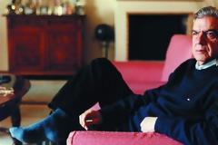 Μένης Κουμανταρέας: Από τον Χόνεκερ στον Πάγκαλο,