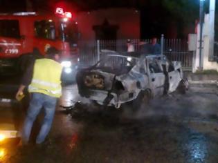 Φωτογραφία για Αχαΐα: Αυτοκίνητο τυλίχτηκε στις φλόγες μετά από τροχαίο - Τραυματίστηκε ο οδηγός - Δείτε φωτό