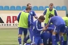 Αγριος καβγάς συμπαικτών - Δεν μπορούσαν να τους χωρίσουν [βίντεο]