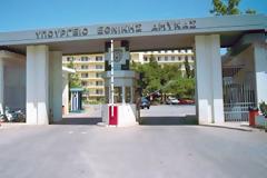 Εξαθλίωση για δύο στους τρεις στρατιωτικούς
