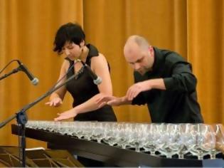 Φωτογραφία για Απίστευτη μουσική εκτέλεση με… ποτήρια νερού!