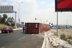 Αχαΐα: Κλειστή η εθνική στο ύψος του Διακοπτού - Ντελαπάρισε νταλίκα
