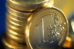 Κατάρρευση του ευρώ βλέπει η Saxo Bank