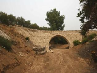 Φωτογραφία για 2723 - Αποκαταστάθηκε η υδατογέφυρα του μεταβυζαντινού Υδραγωγείου του Προσφορίου στην Ουρανούπολη (τέως βατοπαιδινό μετόχι)