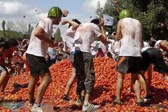 Βίντεο: Ο πόλεμος της ντομάτας στη Χιλή