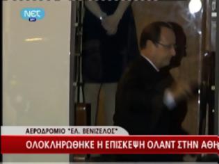 Φωτογραφία για ΦΩΤΟ- Τι έκανε ο Ολάντ μόλις μπήκε στο αεροπλάνο