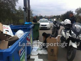 Φωτογραφία για Λαμία: Δημόσια έγγραφα και φάκελοι του Υπ. Οικονομικών στα σκουπίδια;