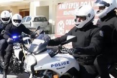 Πάτρα: Πέταξαν κάτω μηχανές της ΕΛ.ΑΣ - Επίθεση έξω από το Ταχυδρομικό Ταμιευτήριο