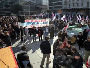 Φωτογραφία για Σε απεργιακό κλοιό η χώρα - Σε εξέλιξη τα συλλαλητήρια