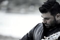 Ο Π. Παντελίδης πηδάει στο κενό | Δες το νέο του video clip!