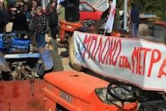 Αγρότες και Βολιώτες διαδηλωτές, έκλεισαν το ρεύμα καθόδου της ΠΑΘΕ στον κόμβο Αερινού