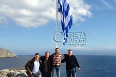 Δε θα αφήσουν βραχονησίδα ... χωρίς τη γαλανόλευκη!