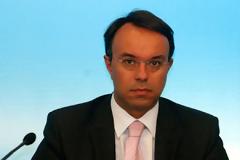 Nέες σκιές για τα έσοδα τον Φεβρουάριο