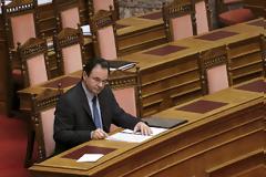 “Φλερτάρει” με… πλημμέλημα ο Παπακωνσταντίνου!