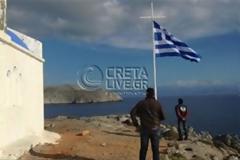 Βάζουν ελληνικές σημαίες σε όλες τις βραχονησίδες