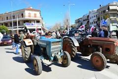Αμετακίνητοι παραμένουν οι αγρότες