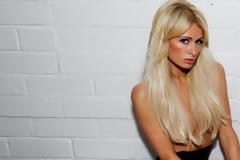 Paris Hilton: Γιόρτασε με... ζαρτιέρες! (φωτό)
