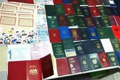 Αλλοδαποί διακινούσαν παράνομα ταξιδιωτικά έγγραφα