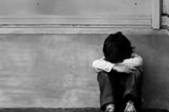 Φρίκη... Έδεναν το παιδί τους με αλυσίδα επειδή ήταν... άτακτο!