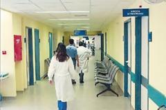 Λουκέτα στα μεγάλα νοσοκομεία προβλέπουν οι γιατροί