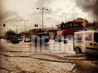 Φωτογραφία για «Πνίγηκε» η Αθήνα από την καταιγίδα! - Πλημμυρισμένοι δρόμοι και χάος παντού