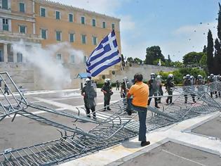 Φωτογραφία για Ελληνική Δημοκρατία 2013: Από το αντάρτικο πόλης στο αντάρτικο βουνού; (1)