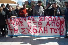 Αίγιο-Τώρα: Ολη η πόλη στο δρόμο - Εκλεισαν την Εθνική Οδό Πατρών-Κορίνθου και στα δύο ρεύματα